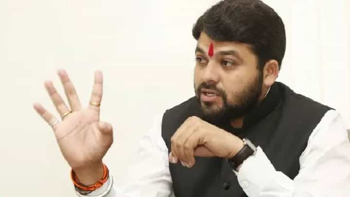 रविकांत तुपकरांची पक्षातून हकालपट्टी, स्वाभिमानी शेतकरी संघटनेची कारवाई, कारण काय? रविकांत तुपकरांची पक्षातून हकालपट्टी, स्वाभिमानी शेतकरी संघटनेची कारवाई, कारण काय?