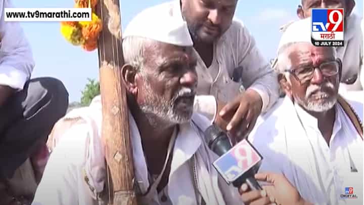 विठुमाऊलीचा नाद... किडनी फेल, वर्षभरात तीन मोठे ऑपरेशन्स... तरी 70 वर्षाच्या अजोबांची पायी वारी विठुमाऊलीचा नाद... किडनी फेल, वर्षभरात तीन मोठे ऑपरेशन्स... तरी 70 वर्षाच्या अजोबांची पायी वारी