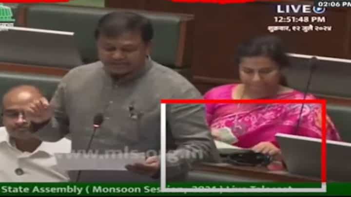 भाजप आमदार मेघना बोर्डिकरांनी फाईलमध्ये पैसे ठेवले? सभागृहातील 'तो' व्हिडीओ व्हायरल भाजप आमदार मेघना बोर्डिकरांनी फाईलमध्ये पैसे ठेवले? सभागृहातील 'तो' व्हिडीओ व्हायरल