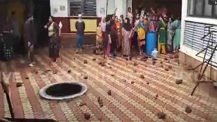 कोल्हापुरातील विशालगडावर अज्ञातांकडून दगडफेक, नेमकं काय घडलं? स्थानिकांचा आरोप काय? कोल्हापुरातील विशालगडावर अज्ञातांकडून दगडफेक, नेमकं काय घडलं? स्थानिकांचा आरोप काय?