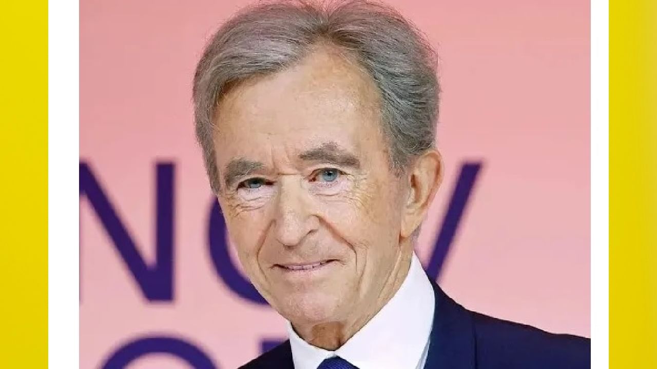 1. बर्नार्ड अर्नॉल्ट ( Bernard Arnault )- बर्नार्ड अर्नॉल्ट यांनी नुकताच इलॉन मस्क यांच्याकडून जगातील सर्वात श्रीमंत व्यक्तीचा मान हिसकावला आहे. बर्नार्ड अर्नॉल्ट यांची संपत्ती आता  $221 ( सुमारे  Rs 18 लाख कोटी ) अब्ज डॉलर इतकी झाली आहे. LVMH ( ग्लोबल लक्झरी गुड्स कॉंगलोमेरेट ) या कंपनीचे सीईओ असलेल्या बर्नार्ड अर्नॉल्ट यांचे शिक्षण फ्रान्सच्या प्रख्यात इकोल पॉलिटेक्निक ( École Polytechnique) येथून  झाले असून त्यांनी इंजिनिअरिंगची डिग्री घेतलेली आहे. LVMH  ही फ्रान्सची नंबर वन लक्झरी गुड्स तयार करणारी कंपनी आहे. 