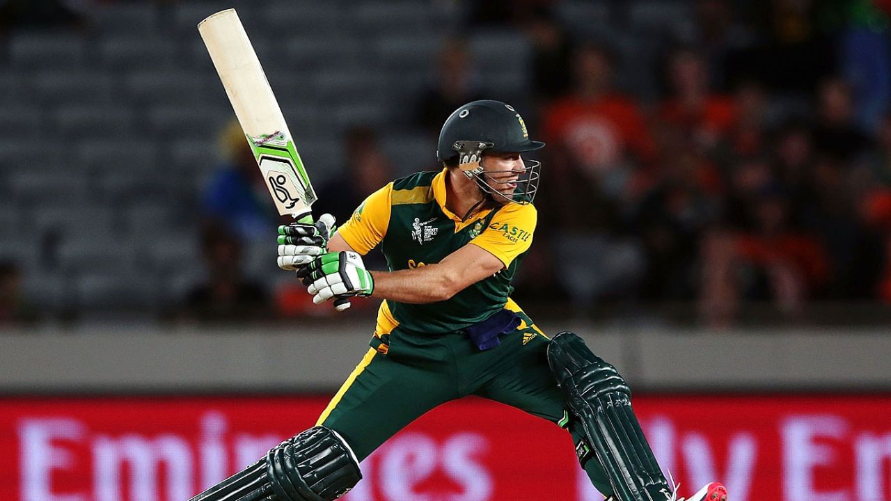 दक्षिण आफ्रिका संघाचा मिस्टर 360 डिग्री म्हणून ओळखला जाणारा अनुभवी फलंदाज एबी डिव्हिलियर्स याच्या नावावर एक रेकॉर्ड आहे. जो सहजासहज कोणालाही मोडता येणार नाही. ए बीने वन डे आंतरराष्ट्रीयमध्ये क्रिकेट अवघ्या 31 चेंडूत शतक ठोकलं आहे. 2015 मध्ये जोहान्सबर्गमध्ये वेस्ट इंडिजविरुद्ध 44 चेंडूत 149 धावा केल्या होत्या.