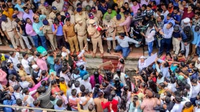 Tv9 मराठी स्पेशल रिपोर्ट | बदलापुरात साडे 3 वर्षांच्या 2 चिमुकलींसोबत काय घडलं? ही घटना कशी समोर आली?