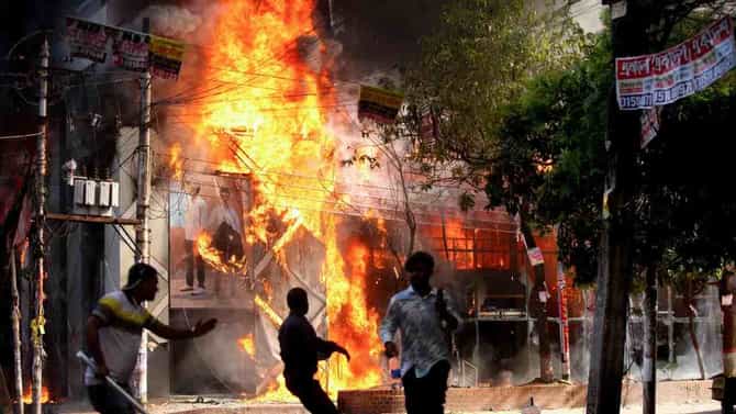 Bangladesh Violence : आरक्षणावरुन बांग्लादेशमध्ये महाविस्फोट, एकाच दिवशी 100 ठार, पोलीस स्टेशनमध्ये 13 पोलिसांची हत्या