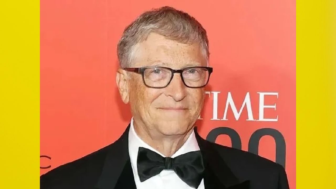 8.बिल गेट्स (Bill Gates)-मायक्रोसॉफ्टचे को - फाऊंडर बिल गेट्स यांची  एकूण संपत्ती सुमारे 9,41,674 लाख कोटी आहे. बिल गेट्स 1973 मध्ये लेकसाईड स्कूलमधून पदवी घेण्यापूर्वी नॅशनल मेरिट स्कॉलर होते.  हार्वर्ड युनिव्हर्सिटीतून त्यांनी त्याचवर्षी मॅथेमेटिक्स आणि ग्रॅज्युएट-लेव्हल कंम्पुटर सायन्ससाठी अर्ज केला होता.ते शिक्षण अर्धवट सोडले. आणि दोन वर्षांनी बालपणीचा मित्र पॉल एलन याच्या सोबत स्वत:ची मायक्रोसॉफ्ट नावाची  सॉफ्टवेअर कंपनी सुरु केली. 