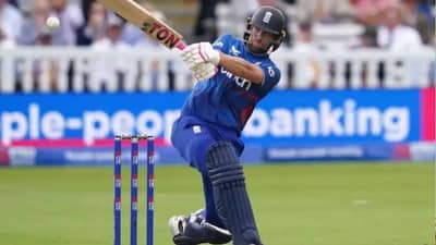 इंग्लंडच्या स्फोटक फलंदाजाने दिला क्रीडारसिकांना धक्का, क्रिकेटमधून तडकाफडकी निवृत्ती