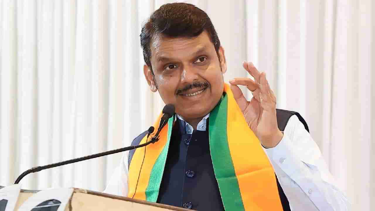 Devendra Fadnavis : हे सावत्र भाऊ लाडकी बहीण योजनेच्या विरोधात बोलतात आणि फॉर्मवर स्वतःचे थोबाड लावतात, देवेंद्र फडणवीसांचा जोरदार टोला