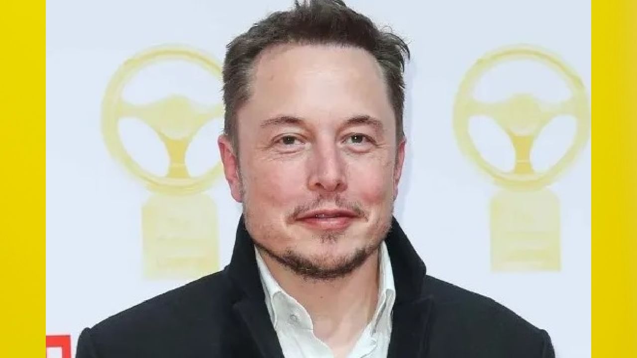 2.इलॉन मस्क ( Elon Musk )-टेस्ला आणि स्पेसएक्स चे सीईओ इलॉन मस्क हे जगातले दुसरे श्रीमंत व्यक्ती असून त्यांची संपत्ती $198 अब्ज डॉलर ( सुमारे Rs 16 लाख कोटी ) आहे. साल 1990 मध्ये मस्क यांनी ओन्टारियो येथील किंगस्टोन येथील क्वीन्स युनिव्हर्सिटीतून पहिले वर्षे शिकले आहेत. त्यांनी त्यानंतर पेनसिल्व्हेनियातील विद्यापीठातून भौतिकशास्रातून बॅचरल इन आर्टची डिग्री घेतली. तर वाटर्लू स्कूलमधून इकॉनॉमिक्स विषयामध्ये बॅचरल इन सायन्स ही डिग्री घेतली आहे. त्यानंतर मस्क यांनी स्टॅनफोर्ड युनिव्हर्सिटीतून 1995 मध्ये मटेरियल सायन्स विषयातून  पीएचडी करण्यासाठी अर्ज केला होता. परंतू लगेच त्यांनी दोन दिवसांनी हा अभ्यासक्रम सोडल्याने ते चर्तेत आले होते.  