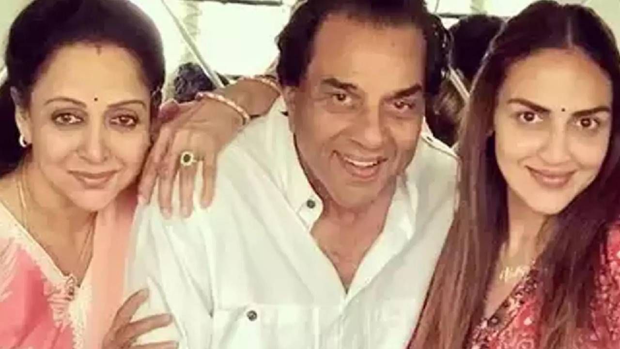 धर्मेंद्र आणि हेमा मालिनी यांची लेक ईशा देओल ही गेल्या काही दिवसांपासून तिच्या खासगी आयुष्यामुळे जोरदार चर्चेत दिसत आहे. लग्नाच्या बारा वर्षानंतर पती भरत तख्तानी याच्यासोबत घटस्फोट घेतला.