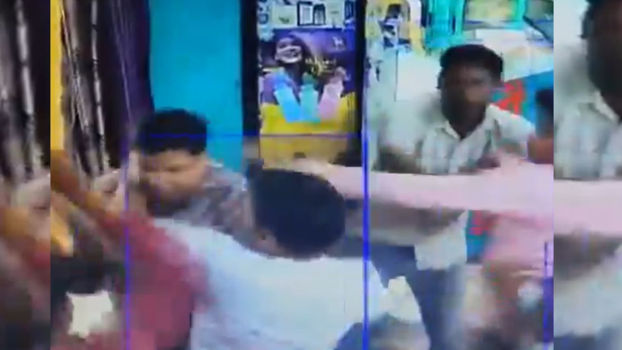 Video : जळगावमध्ये डॉक्टरला फ्रॅक्चर होईपर्यंत तरूणांची मारहाण, नेमकं काय घडलं? व्हिडीओ व्हायरल