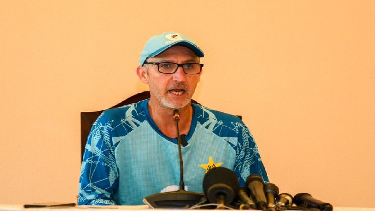 Shaheen Afridi ला दुसर्या कसोटीतून डच्चू, कोच गिलेस्पीने काय सांगितलं? Shaheen Afridi ला दुसर्या कसोटीतून डच्चू, कोच गिलेस्पीने काय सांगितलं?