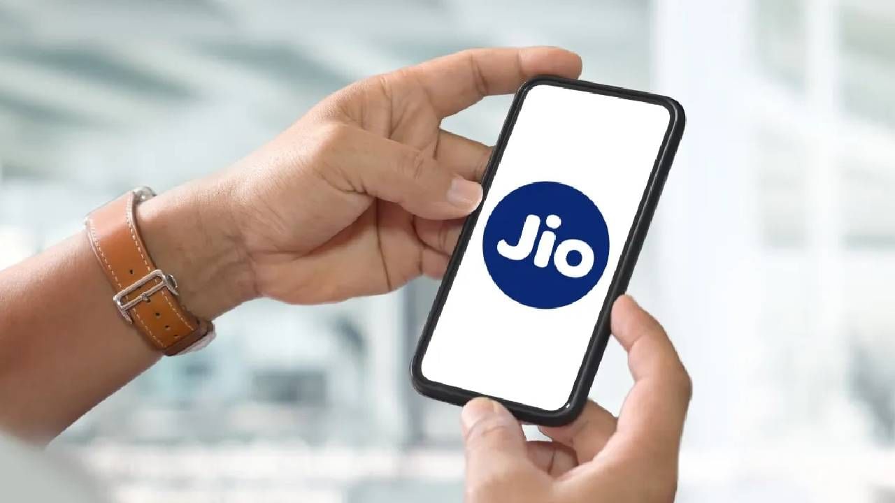 JIO Network Down : बोलता-बोलता तुमचाही फोन कट... जिओचं नेटवर्क अचानक गायब, नेमकं काय झालं?