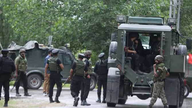 Kashmir Encounter : काश्मीरमध्ये एकाचवेळी 3 ठिकाणी ऑपरेशन, ड्रोनचा वापर, किती दहशतवाद्यांचा गेम ओव्हर?