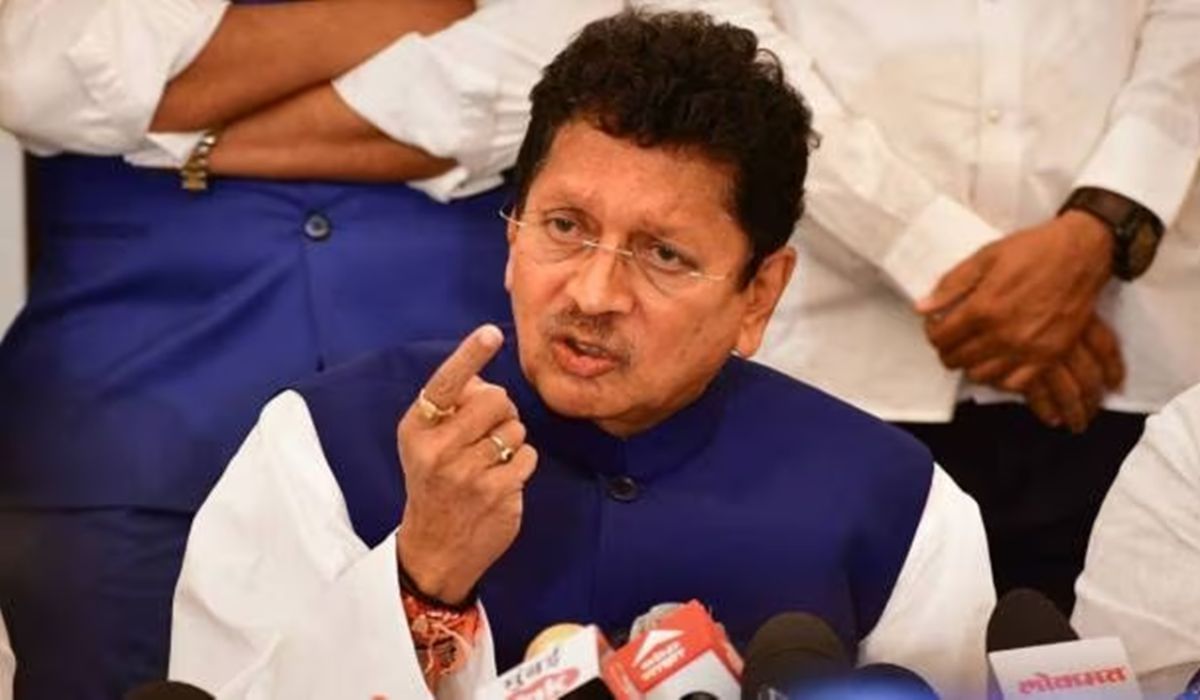 केसरकर पत्रकारवर भडकले, प्रश्नाचा भडीमार सहन झाला नाही केसरकर पत्रकारवर भडकले, प्रश्नाचा भडीमार सहन झाला नाही