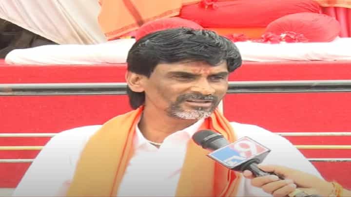 ‘देवेंद्र फडणवीस आमचं शत्रू नाहीत, पण मराठ्यांच्या विरोधात जाल तर...’, जरांगे पाटलांचा पुन्हा घणाघात ‘देवेंद्र फडणवीस आमचं शत्रू नाहीत, पण मराठ्यांच्या विरोधात जाल तर...’, जरांगे पाटलांचा पुन्हा घणाघात