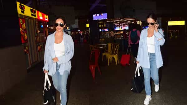 मलायका अरोरा हे कायमच चर्चेत असणारे एक नाव आहे. मलायका अरोराची सोशल मीडियावर जबरदस्त अशी फॅन फॉलोइंग बघायला मिळते. आता नुकताच मलायका अरोराचे काही फोटो व्हायरल होत आहे.