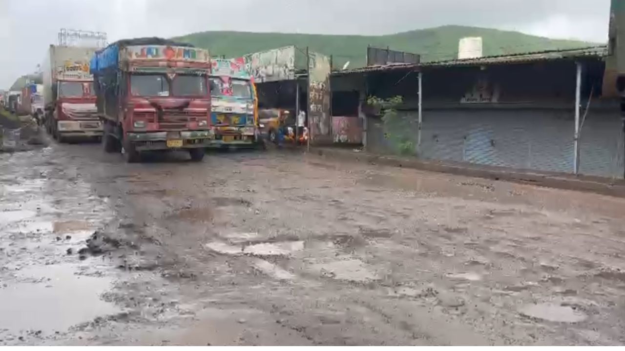 मुख्यमंत्र्यांचे आदेश, खड्डे बुजवा, पण अधिकाऱ्यांकडून केराची टोपली, आता खड्ड्यांमुळे वाहनांच्या तीन किमीपर्यंत रांगा