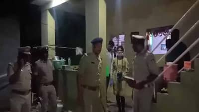 भयानक, धुमधडाक्यात लग्न लागलं, त्यानंतर काही तासात नव्या नवरीला कुऱ्हाडीने कापलं, पण का?