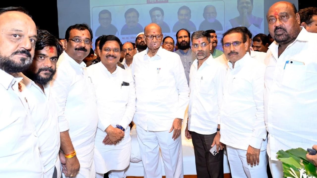 शरद पवार गटाच्या खासदाराने घेतली भाजपच्या दोन मंत्र्यांची भेट, कारण... शरद पवार गटाच्या खासदाराने घेतली भाजपच्या दोन मंत्र्यांची भेट, कारण...