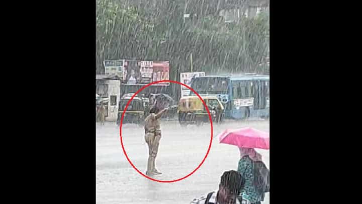 खरंच सॅल्यूट... भर पावसात 'कर्तव्यदक्ष' महिला पोलिसाचा व्हिडीओ व्हायरल खरंच सॅल्यूट... भर पावसात 'कर्तव्यदक्ष' महिला पोलिसाचा व्हिडीओ व्हायरल