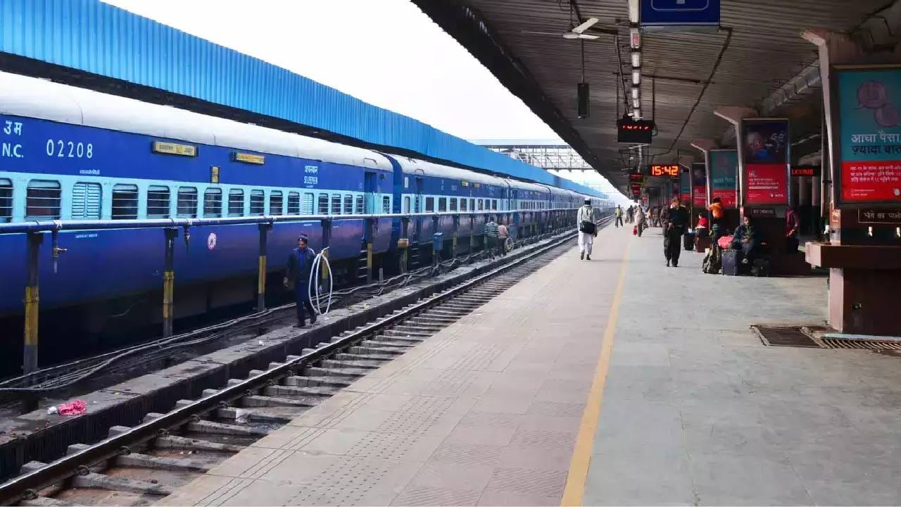 दहावी पास आहात? मग केंद्र शासनाची नोकरी करण्याची सुवर्णसंधी, रेल्वे विभागात... दहावी पास आहात? मग केंद्र शासनाची नोकरी करण्याची सुवर्णसंधी, रेल्वे विभागात...