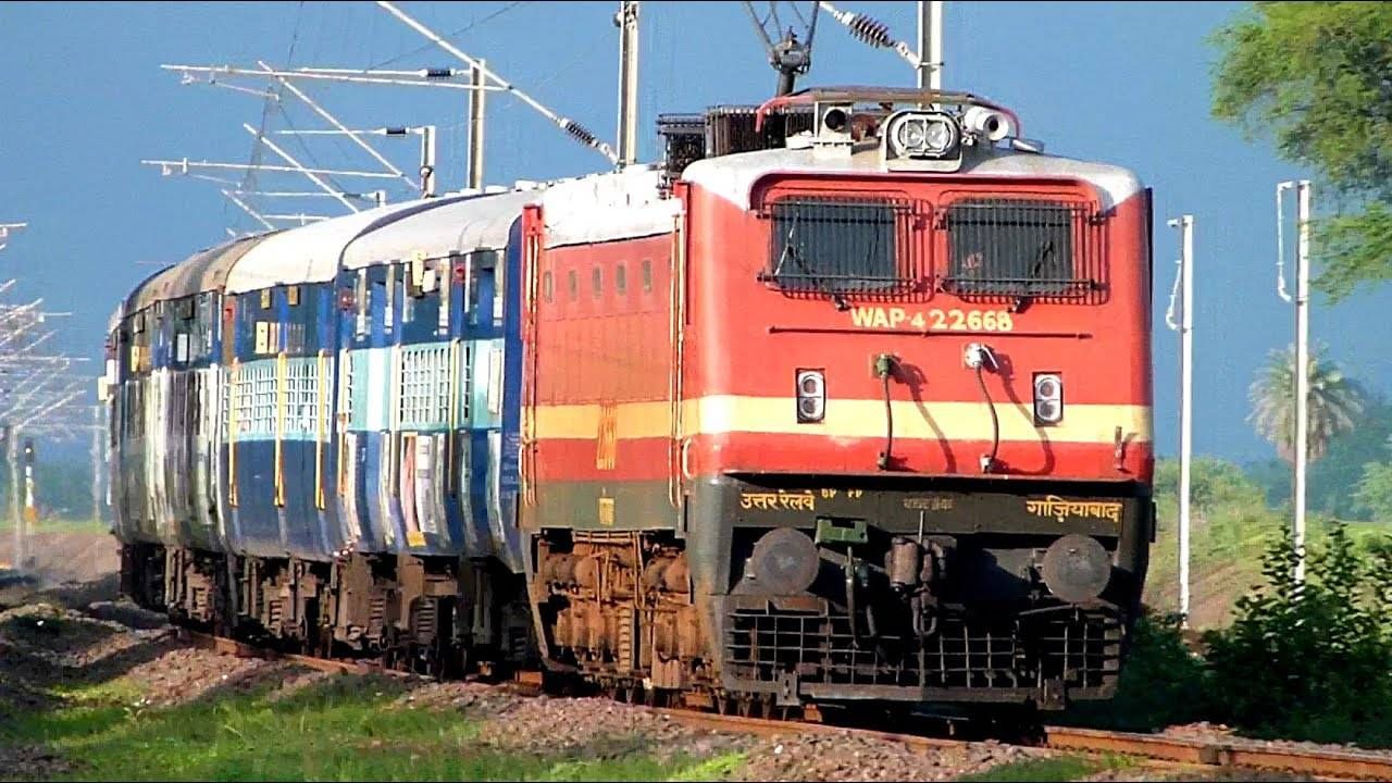 रेल्वे विभागात मेगा भरती, तब्बल 10884 पदांसाठी भरती, बारावी पास ते... रेल्वे विभागात मेगा भरती, तब्बल 10884 पदांसाठी भरती, बारावी पास ते...