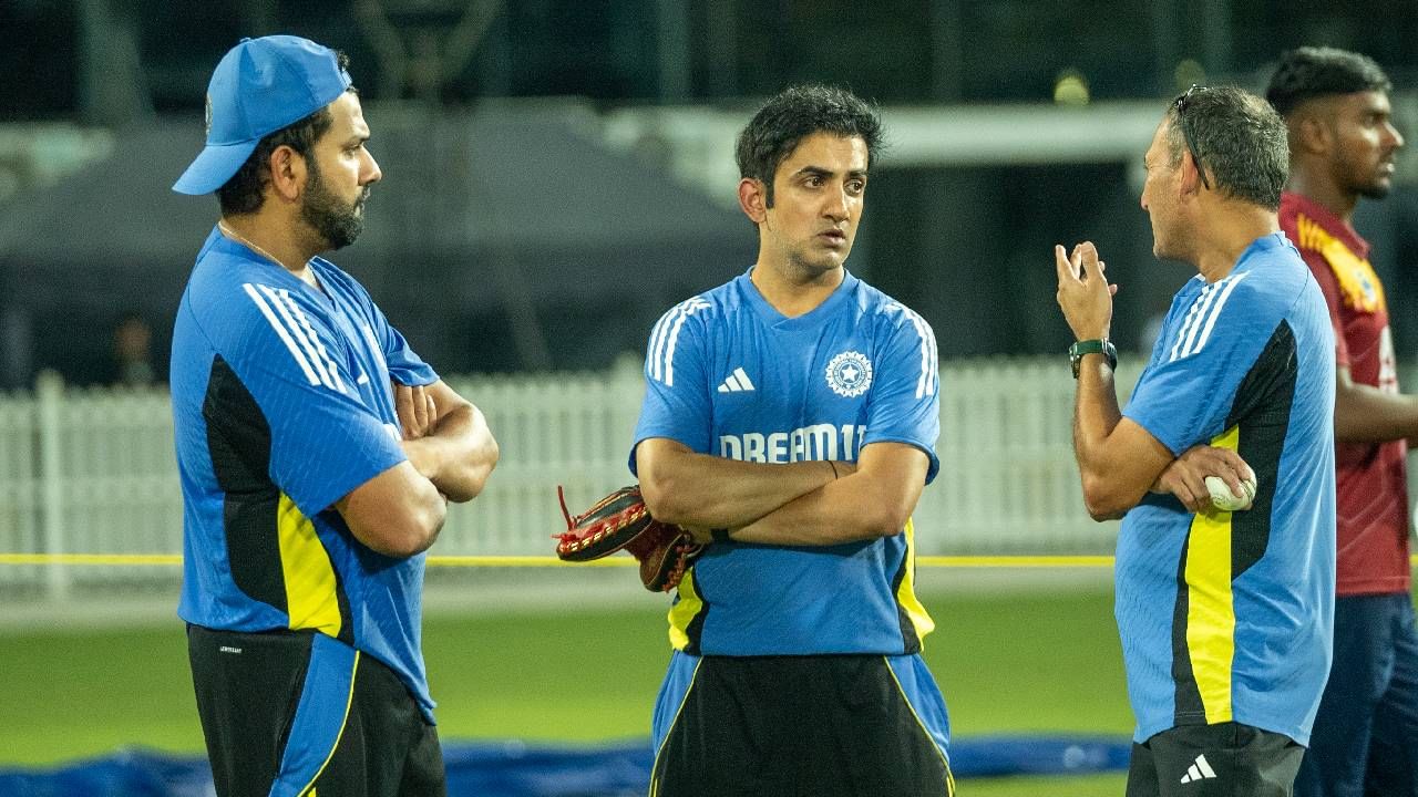 IND vs SL ODI : पंत की केएल राहुल! अखेर निकाल लागला, रोहित शर्माने दिली या खेळाडूला पसंती IND vs SL ODI : पंत की केएल राहुल! अखेर निकाल लागला, रोहित शर्माने दिली या खेळाडूला पसंती