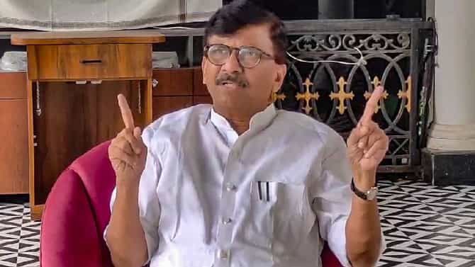 सरडा बारामती सोडणार असं ऐकलय...संजय राऊत यांची अजितदादांवर खोचक टीका