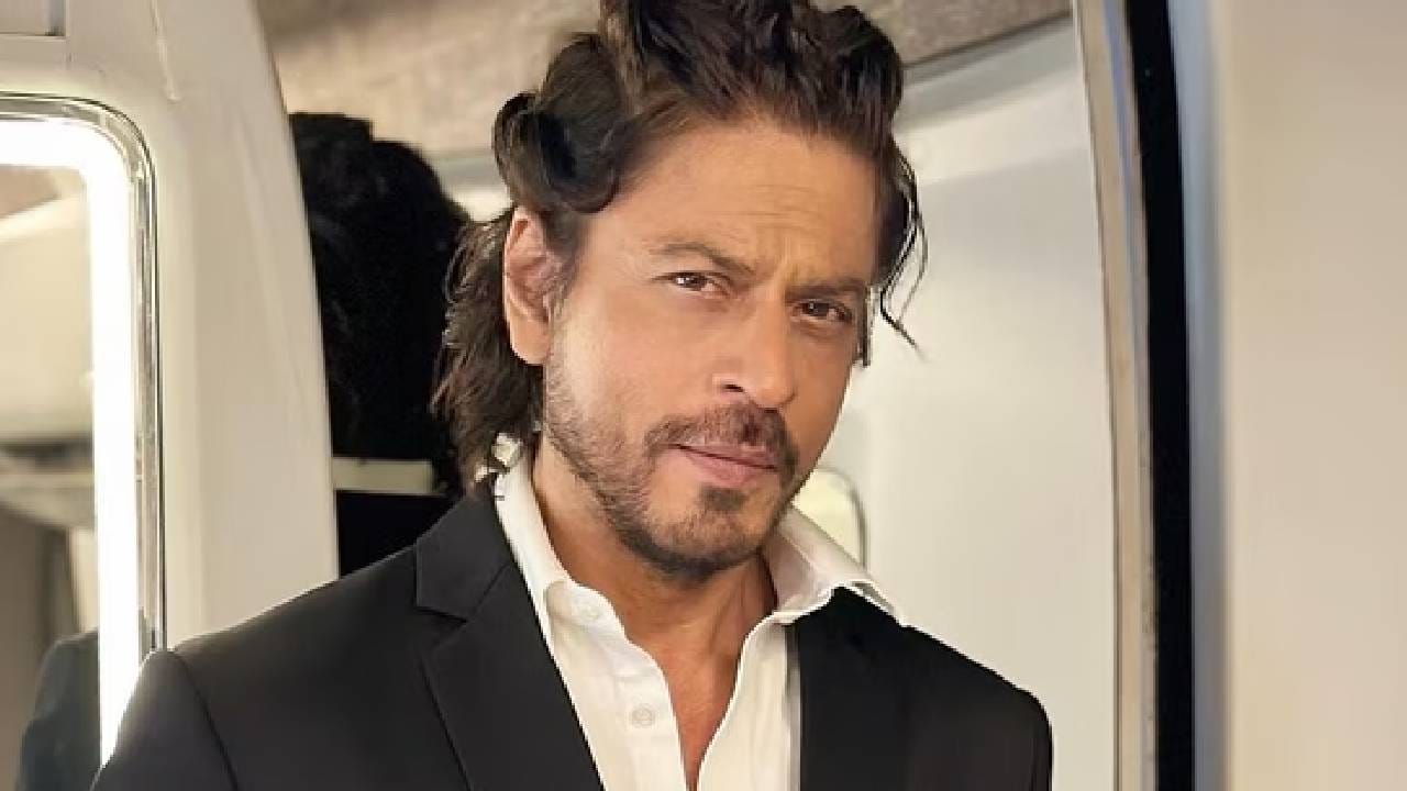 उर्फी जावेद हे कायमच चर्चेत असणारे एक नाव आहे. उर्फी जावेदची जबरदस्त अशी फॅन फॉलोइंग बघायला मिळते. उर्फी जावेद हिने नुकताच एक मुलाखत दिलीये. या मुलाखतीमध्ये मोठे खुलासे करताना उर्फी जावेद दिसली.