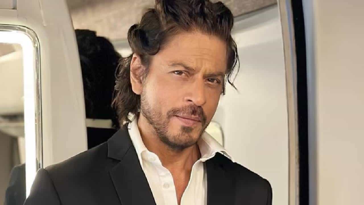 उर्फी जावेद हे कायमच चर्चेत असणारे एक नाव आहे. उर्फी जावेदची जबरदस्त अशी फॅन फॉलोइंग बघायला मिळते. उर्फी जावेद हिने नुकताच एक मुलाखत दिलीये. या मुलाखतीमध्ये मोठे खुलासे करताना उर्फी जावेद दिसली.