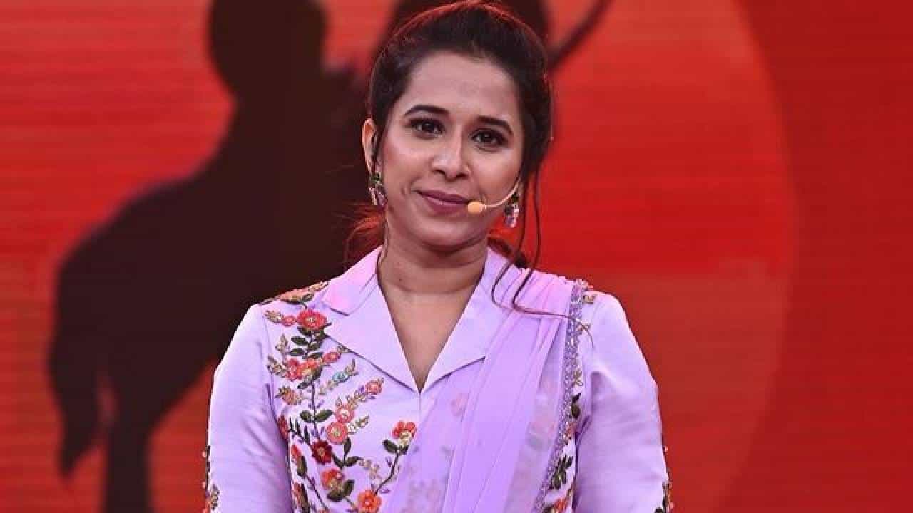 अभिनेत्री श्रेया बुगडे ही अभिनया पलिकडे तिची आवडही जपत असते. श्रेयाला स्वत: ला खायला आणि इतरांना खाऊ घालायला आवडतं... त्याचमुळे श्रेयाने नवं रेस्टॉरंट सुरु केलं आहे.