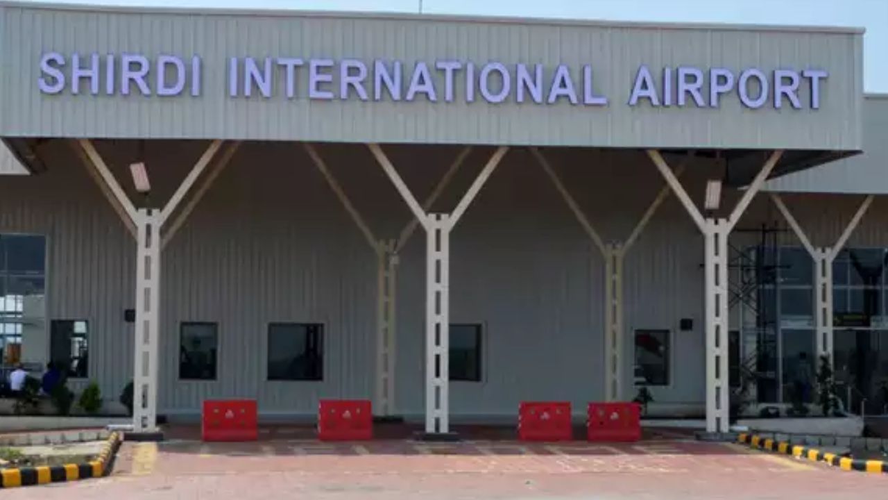 साईबाबांच्या शिर्डीतील अख्खं विमानतळ होणार जप्त? नोटीस पाठवली, काय आहे प्रकरण?