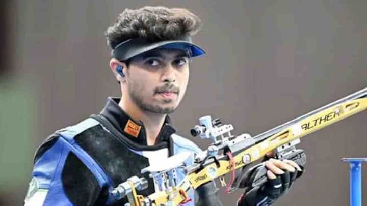 Paris Olympics 2024 : स्वप्नील कुसाळेला कांस्य, कोण आहे कोल्हापूरचा पठ्ठ्या, ज्यानं केली चमकदार कामगिरी? Paris Olympics 2024 : स्वप्नील कुसाळेला कांस्य, कोण आहे कोल्हापूरचा पठ्ठ्या, ज्यानं केली चमकदार कामगिरी?