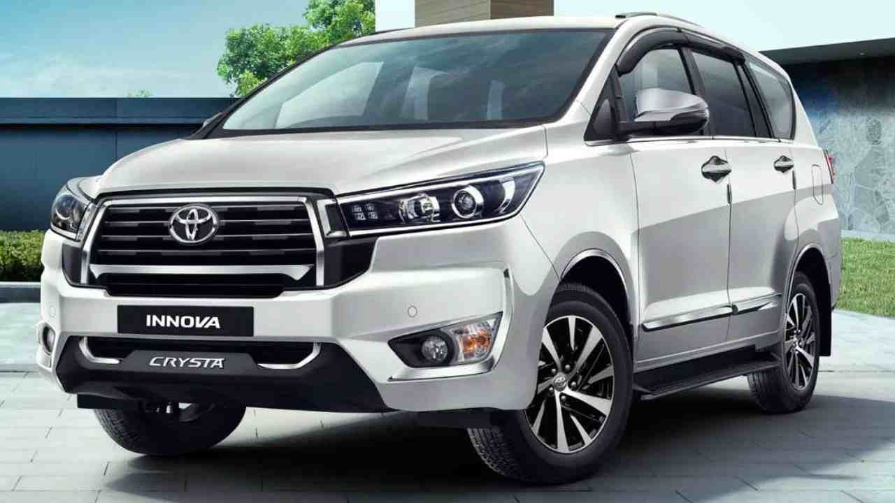 Toyota Innova Crysta Waiting Period : रिपोर्ट्सनुसार, टोयोटा इनोवा क्रिस्टा आज बुक केली, तर तुम्हाला पाच महिने प्रतिक्षा करावी लागेल.  