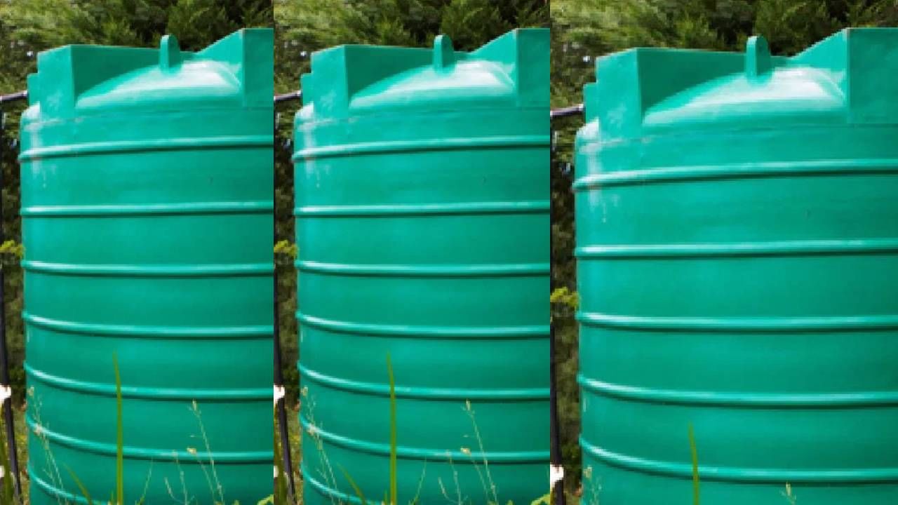 घरात ज्या भांड्यांमध्ये पाणी साठवून ठेवत असाल तर तिथे गळती होऊ देऊ नका. त्यामुळे घरातील नकारात्मक ऊर्जा निर्माण होते आणि त्यामुळे आर्थिक संकट येऊ शकतं. 