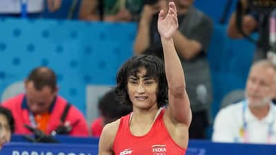 Vinesh Phogat Disqualified : शरीरातून रक्त काढल्यामुळे किती वजन कमी होतं? विनेशने पण तेच केलं, पण...