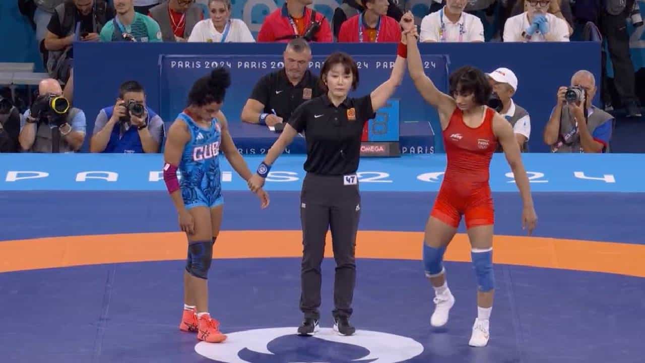 Vinesh Phogat disqualified : भारताला मोठा धक्का, विनेश फोगाट फायनलसाठी अपात्र