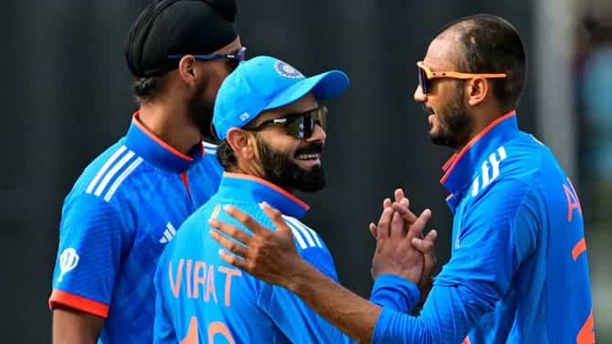 सामना सुरु असताना विराट कोहलीने असं काय केलं की रियान परागला बसला आश्चर्याचा धक्का, पाहा Video