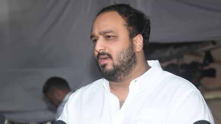 Zeeshan Siddique : 'मैंने मेरा बाप खोया है, और...', अजितदादांच्या राष्ट्रवादीकडून उमेदवारी मिळताच झिशान सिद्दीकी भावूक Zeeshan Siddique : 'मैंने मेरा बाप खोया है, और...', अजितदादांच्या राष्ट्रवादीकडून उमेदवारी मिळताच झिशान सिद्दीकी भावूक