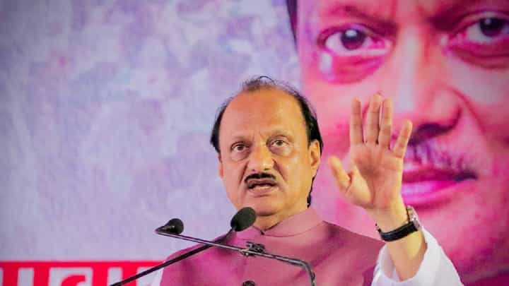 'गुलाबी कॅम्पेन'वरून दमानियांचा अजितदादांवर निशाणा, केवळ गुलाबी जॅकेट घालून वाल्याचा वाल्मिकी... 'गुलाबी कॅम्पेन'वरून दमानियांचा अजितदादांवर निशाणा, केवळ गुलाबी जॅकेट घालून वाल्याचा वाल्मिकी...