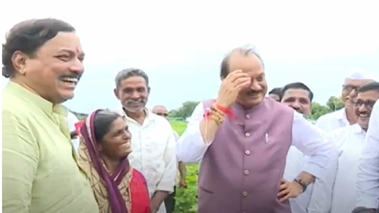 Ladki Bahin Yojana : अजित दादांनी विचारलं 'लाडकी बहीण' कुणी आणली, महिलेचं भन्नाट उत्तर; म्हणाली...