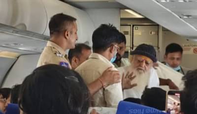 आसाराम बापू मुंबईत दाखल, विमानात का झाला राग अनावर?