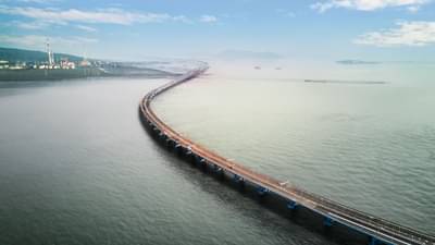 अटल सेतूमुळे 60 टक्के मासे कमी, उत्पन्नात घट; मच्छिमारांची उच्च न्यायालयात धाव