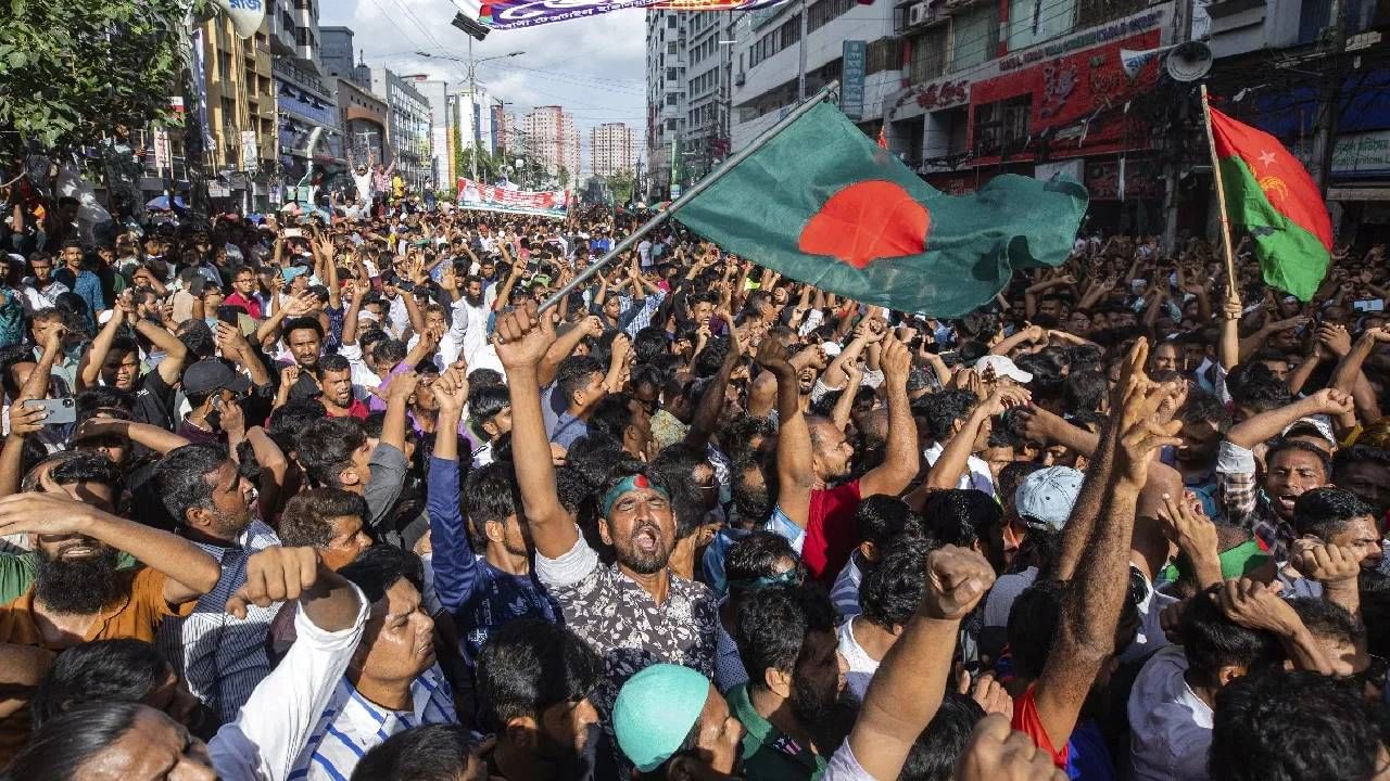 Bangladeshi Muslim : 'भाईचारा करणाऱ्यांनी....', बांग्लादेशी मुस्लिमांविरोधात भिवंडीमध्ये लागले बॅनर, काय लिहिलय?