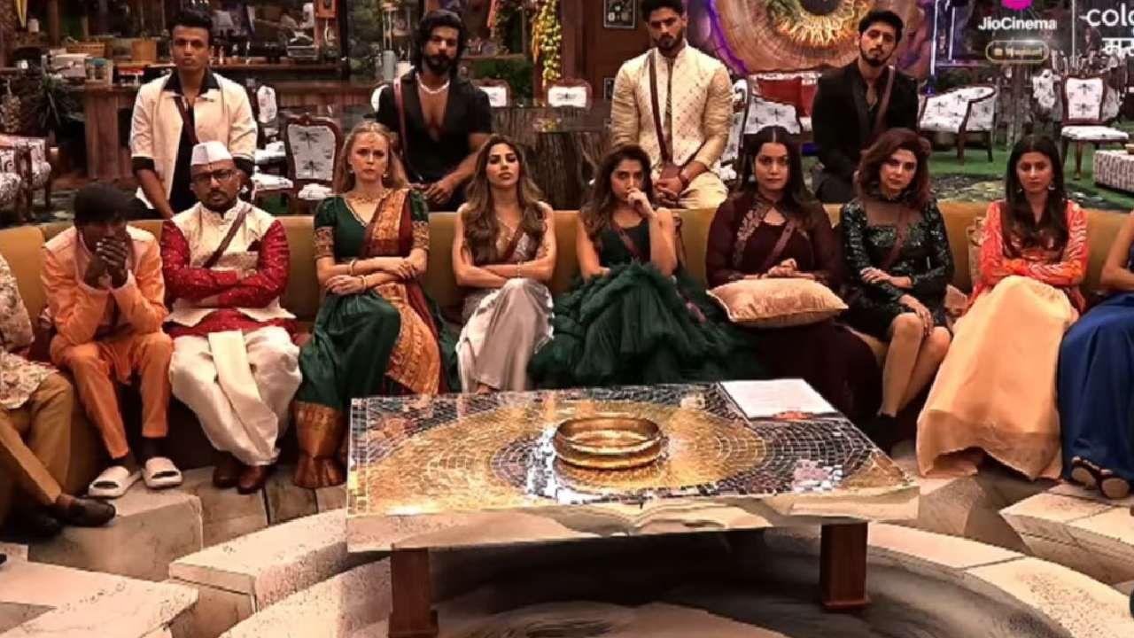 महाराजांचा जयजयकार सुरू असताना तो शांत कसा? 'बिग बॉस मराठी 5'च्या स्पर्धकावर भडकले नेटकरी महाराजांचा जयजयकार सुरू असताना तो शांत कसा? 'बिग बॉस मराठी 5'च्या स्पर्धकावर भडकले नेटकरी