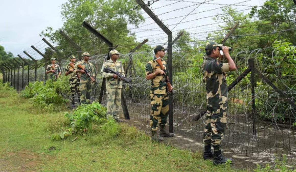 भारत-बांगलादेश सीमेवरुन घुसखोरीचा प्रयत्न, भारतीय लष्कराच्या कारवाईत ठार भारत-बांगलादेश सीमेवरुन घुसखोरीचा प्रयत्न, भारतीय लष्कराच्या कारवाईत ठार
