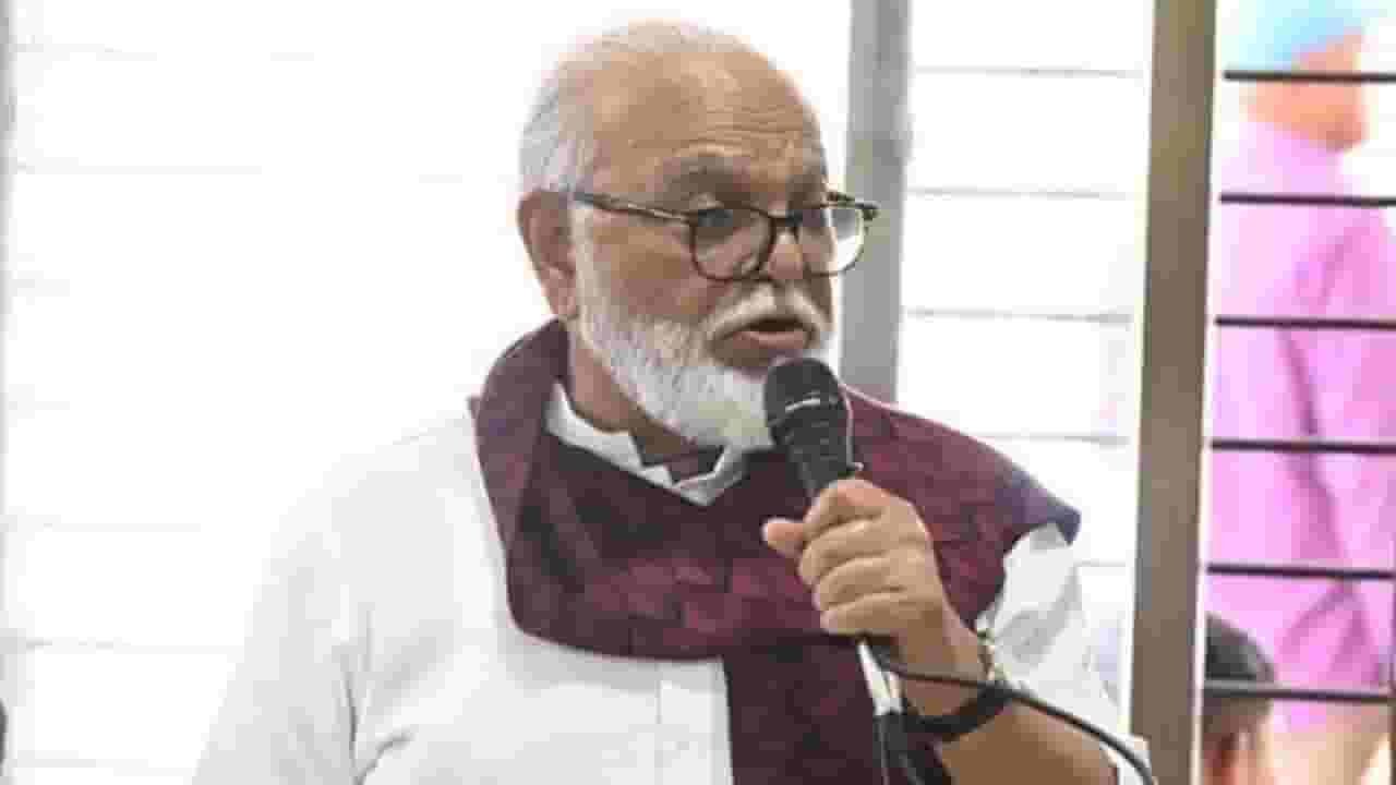 नितेश राणेंच्या वादग्रस्त वक्तव्यानंतर दादांची केंद्रात तक्रार, छगन भुजबळ स्पष्टच म्हणाले... नितेश राणेंच्या वादग्रस्त वक्तव्यानंतर दादांची केंद्रात तक्रार, छगन भुजबळ स्पष्टच म्हणाले...