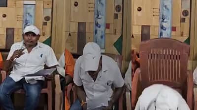 पत्रकार परिषदेत बोलता बोलता काँग्रेस नेत्याला ह्रदयविकाचा झटका, क्षणातच मृत्यू, पाहा व्हिडिओ