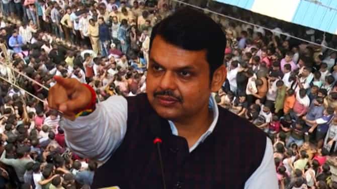 3 पोलीस निलंबित, फास्टट्रॅक सुनावणी, IG आरती सिंग यांच्या अध्यक्षतेत SIT, बदलापूर घटनेप्रकरणी गृहमंत्री फडणवीस अॅक्शन मोडवर