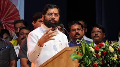 आता मुख्यमंत्री शाळेत पहारा देणार का? शिंदे गटाच्या आमदाराचे वादग्रस्त विधान, म्हणाला आरोपी बलात्कार करतोय हे...